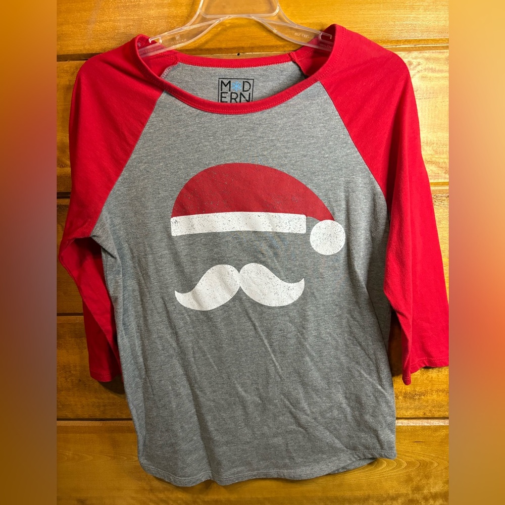 🎄 Modern Lux Red and Gray Santa Christmas Long Sleeve Tee size large